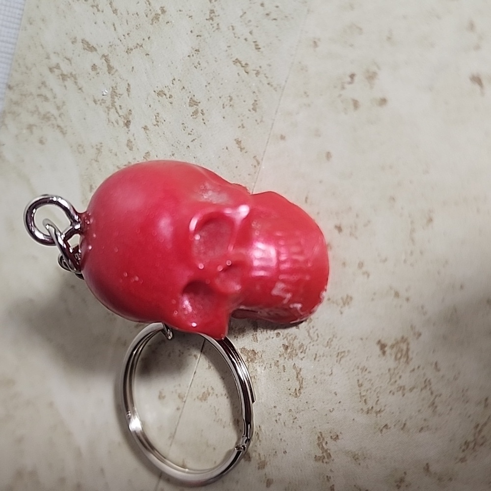 Skull Keychain ( RED) - Picture 2 of 3